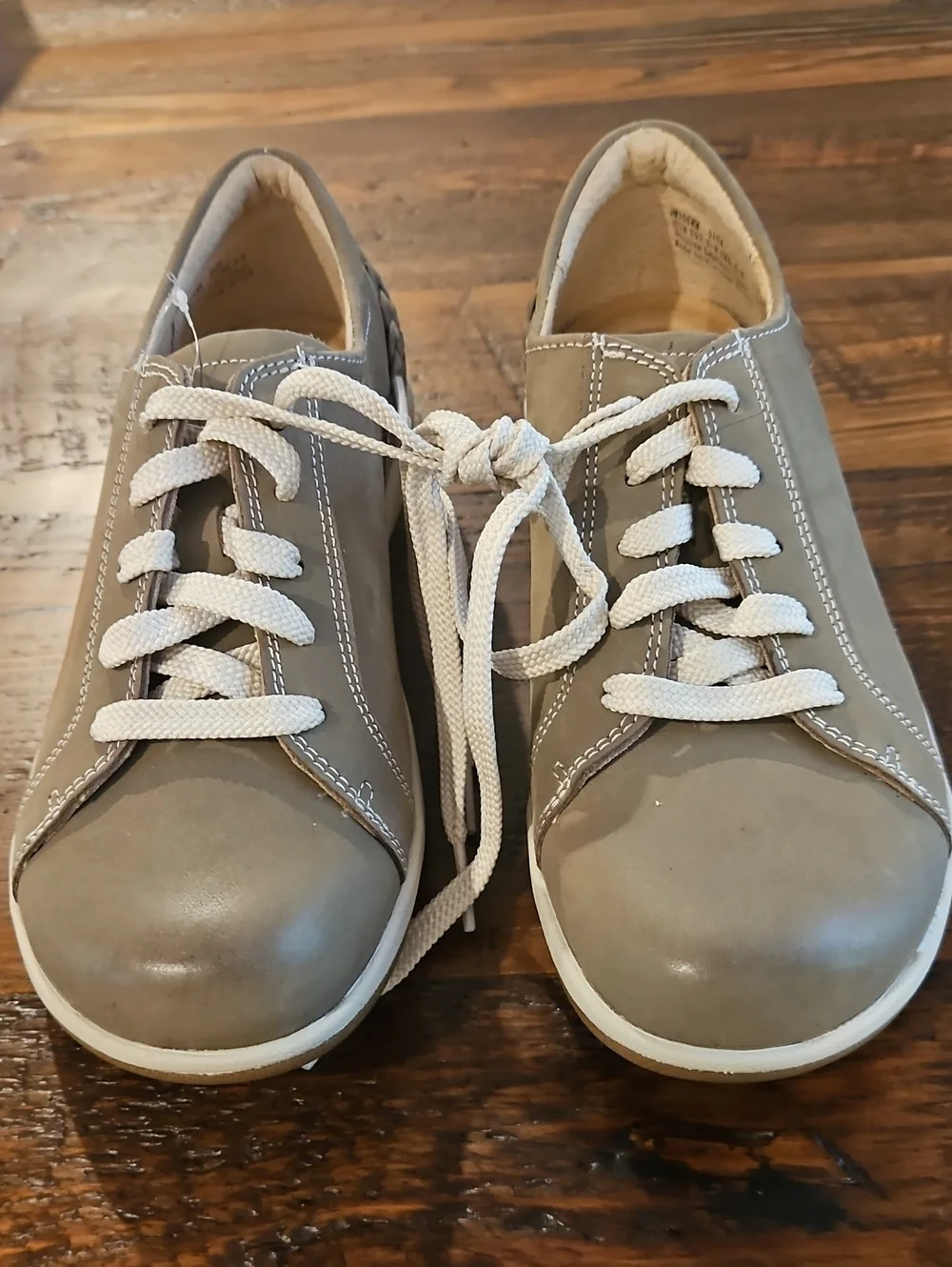 NWOB aetrex  Dana Women’s Taupe Casual Lace-Up Oxford  /Sneaker